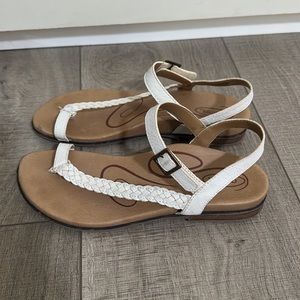 Aetrex white sandal